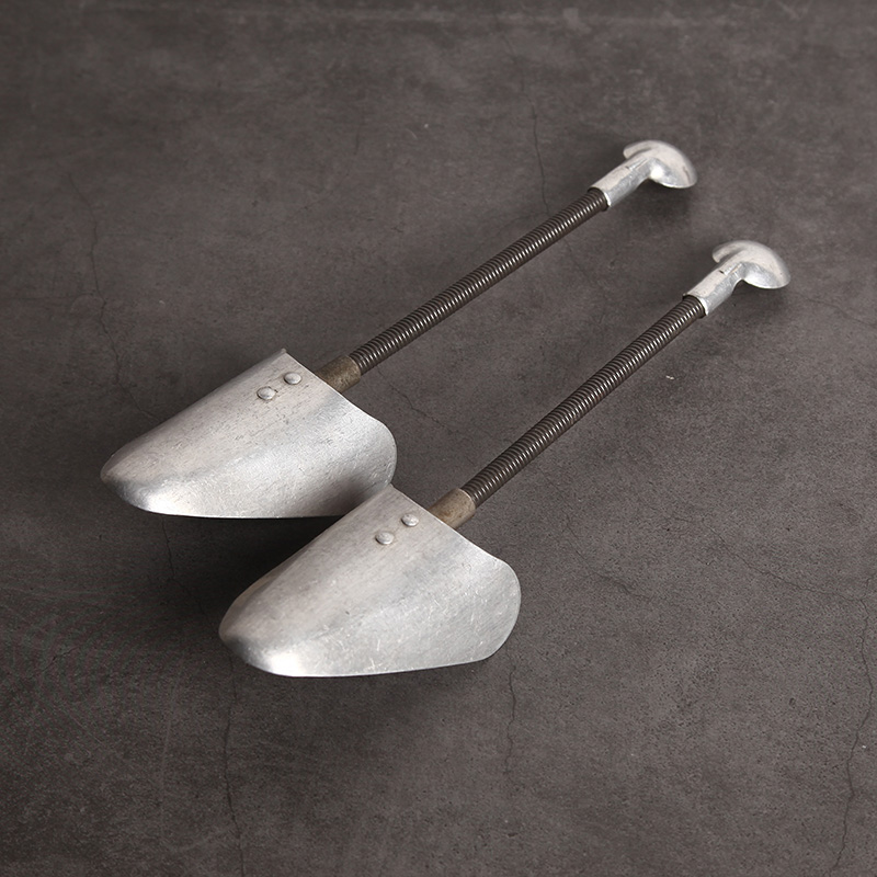 UK 60s ALUMINUM ANTIQUE SHOES BRACE VINTAGE WOMEN'S SHOES BRACE EUROPEAN OLD OBJECTS DISPLAY Props