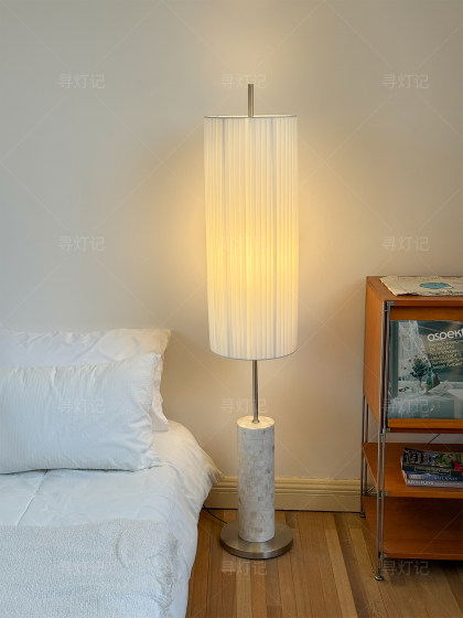 Nordic Style Light Luxury Shell Floor Lamp Bedroom Bedside Lamp Designer Creative Living Room Sofa Side High-End Lighting Fixtures