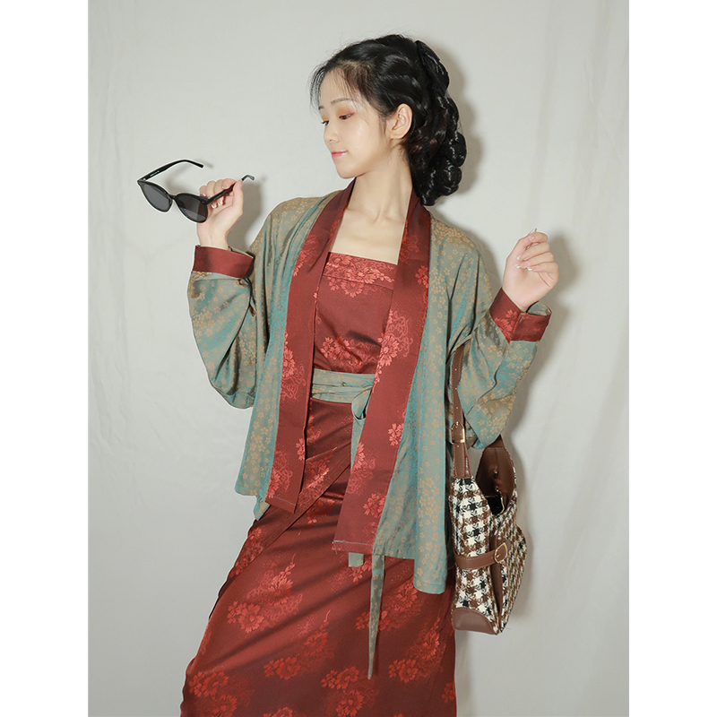 South China Traditional dress Original Song Dynasty Handmade aircraft sleeves Three sets of harnesses Two pieces of skirt Changdry Temple Half sleeves Long-shirt