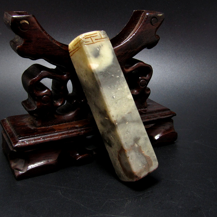 Antique antique gold stone seal cutting fidelity natural old Shoushan stone high mountain stone pit head black with shaped seal calligraphy and painting idle seal