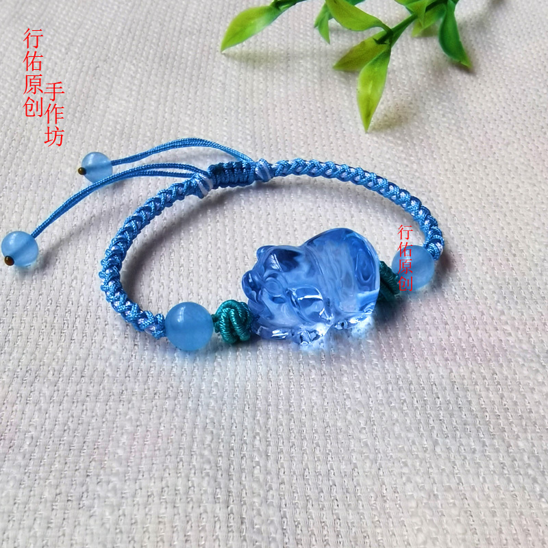 Exquisitely Carved Blue Crystal Pig Bracelet with Three-Dimensional 12 Zodiac Signs: Rat, Ox, Tiger, Rabbit, Dragon, Snake, Horse, Sheep, Monkey, Rooster, Dog, Pig, Unisex Bracelet