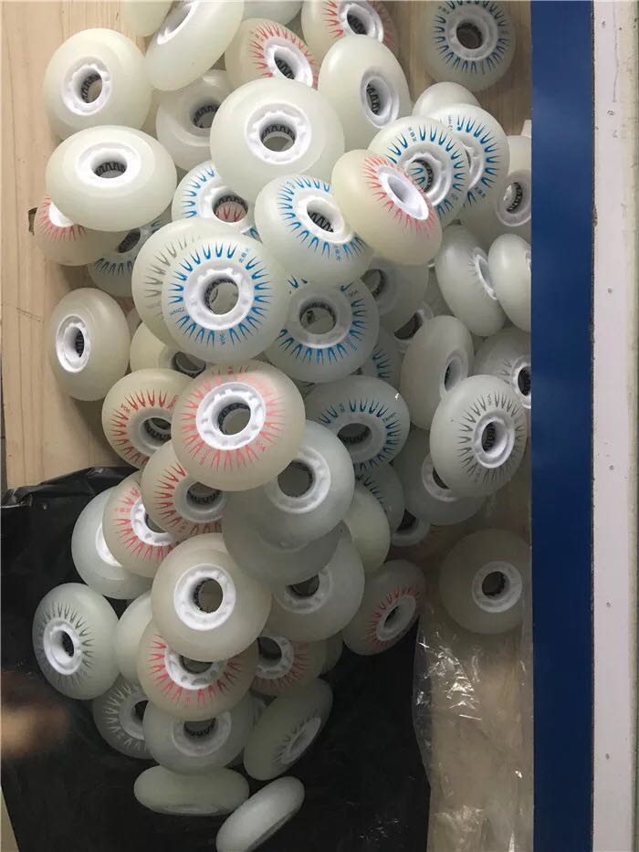 Roller skating Flash Roller Skating Single row Roller Skating Flash Wheels Northern Lights Wheels Shiny flash wheels