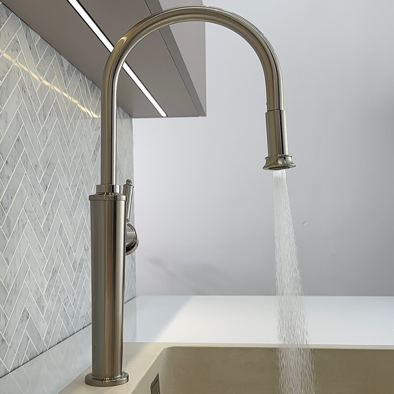 Kitchen Sink Two-In-One Hot and Cold Faucet, Rotatable Pull-Out Sink Faucet, Dual-Mode Splash-Proof