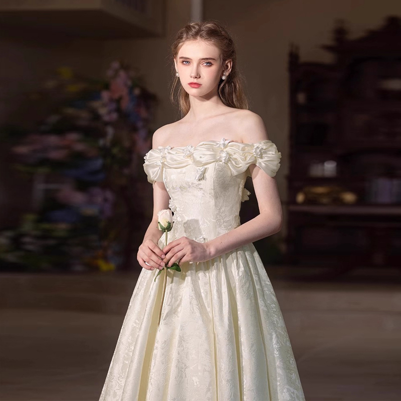 French-Style Exquisite Light Wedding Dress for Brides, Niche One-Shoulder Heavy-Duty High-End Engagement Dress for Women, Vintage and Ethereal