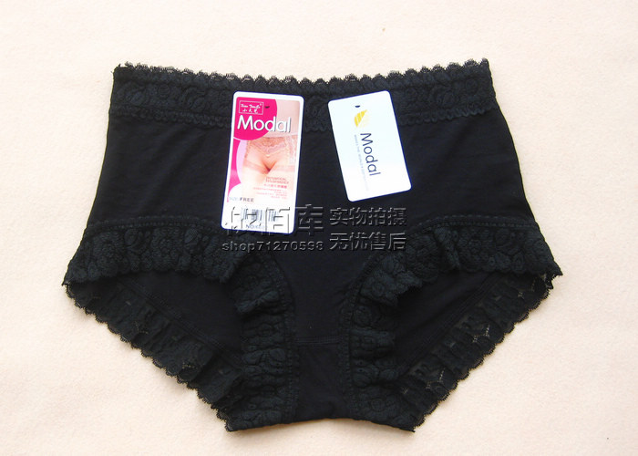 Quần lửng cạp cao trong bộ đồ lót ren lớn của phụ nữ XL do lot nu