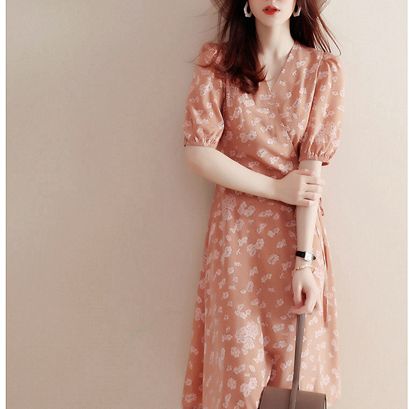 European Standing Milk Tea Crushing Flowers Collection Waist 100 Pleats 2022 Summer Dress New Platycoon Cross Collar Bubble Cuff Women