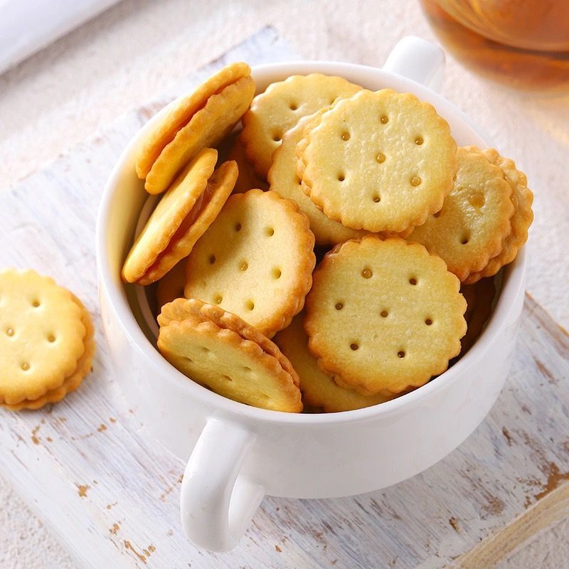Salted egg yolk biscuits 5 catty net red salted egg yolk malt caramel sandwich biscuit combined casual snacks snack