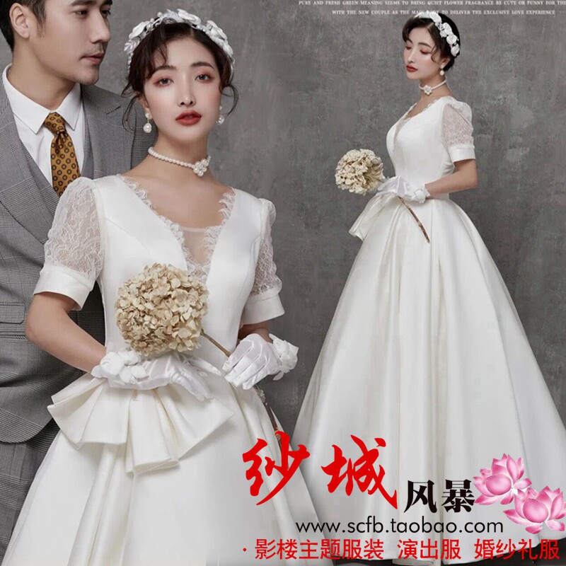 2021 new photo studio couple photo theme Mori light wedding dress interior simple French satin retro white dress
