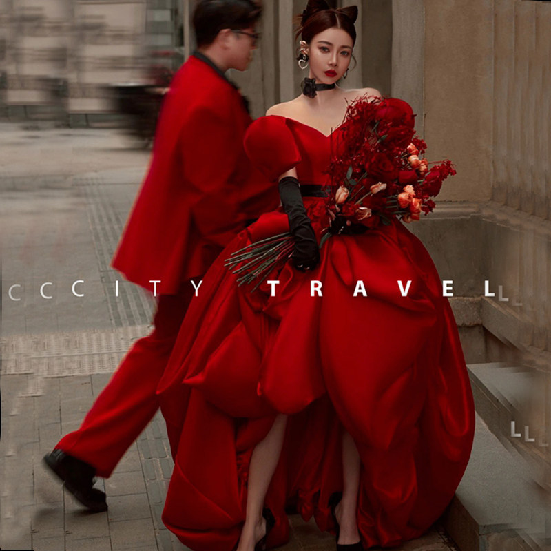 2022 New Photo Studio Theme Clothing Photography Couple Photoshoot Street Photography Travel Photography Front Short and Back Long Red Wedding Dress