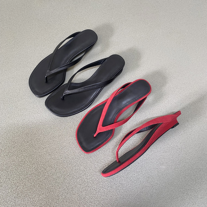 Niche Md Genuine Leather Retro Flip-Flops for Women, Low Heel, Simple and Comfortable, Small Wedge Heel, Thong Sandals, Beach Shoes Niche Md Genuine Leather Retro Flip-Flops for Women, Low Heel, Simple and Comfortable, Small Wedge Heel, Thong Sandals, Beach Shoes