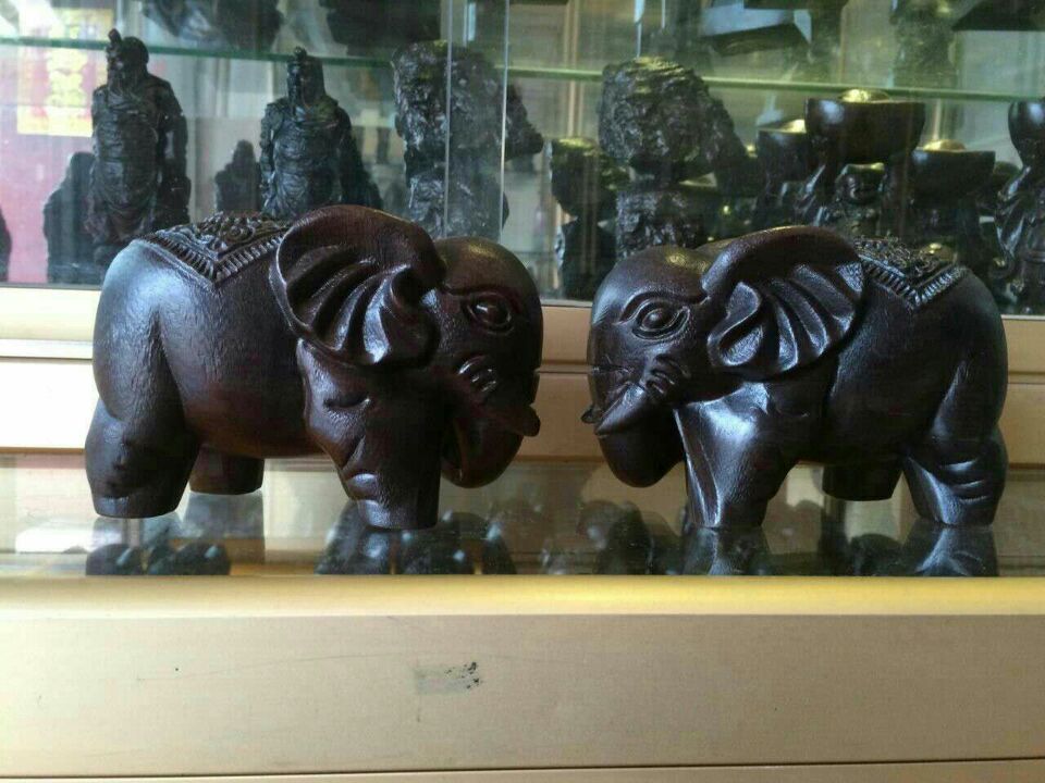 Vietnam Shinking Wood Elephant Black Hornet Hand Hand Handle a Xiaoxiang Redwood Craft Gift