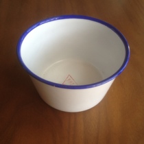 Nostalgic collection of old objects in 1977 Wuxi enamel factory produced B enamel bowl enamel cup brand new