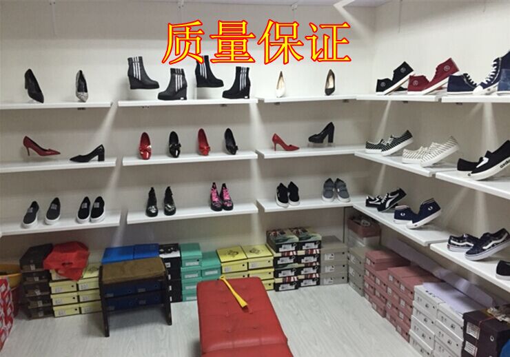 Upper wall giày rack gói hiển thị cửa hàng giày chăm sóc tủ trưng bày tủ nhiều lớp kết hợp lưu trữ giày kệ kệ giá
