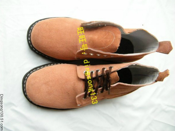 Anti-smash-labour shoes oil resistant acid-resistant, pH-resistant, car tires sole with steel head