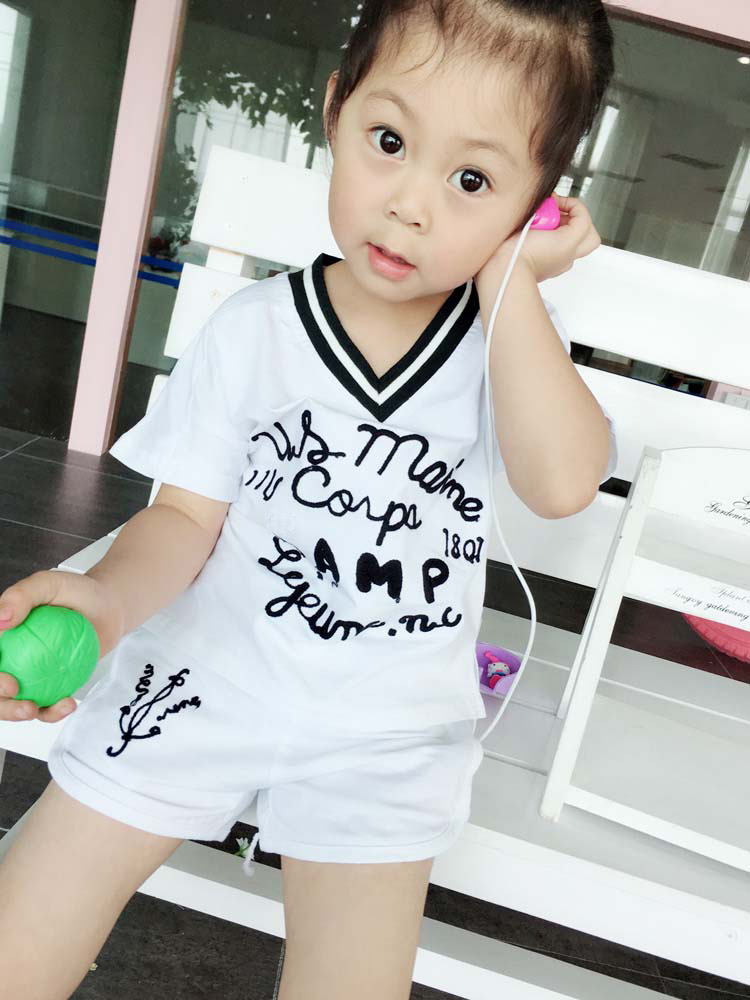 Quần áo trẻ em 2018 Mùa hè vừa và nhỏ dành cho trẻ em Bộ áo thun nam tay ngắn nữ in chữ + Quần short trẻ em Bộ hai mảnh đồ bơi trẻ em nữ