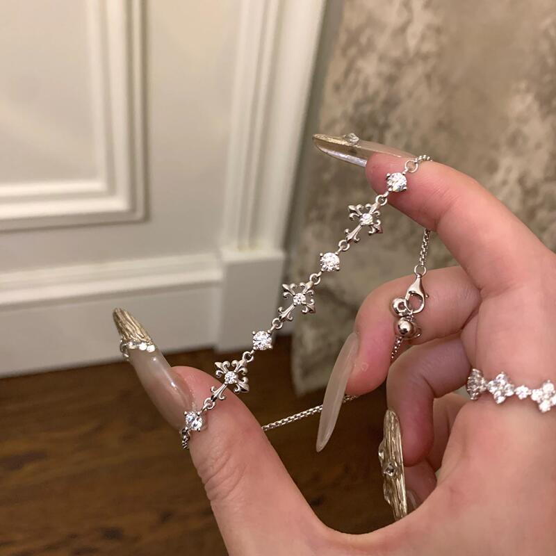 S925 Sterling Silver! Iris Flower Cross Sterling Silver Bracelet with a Cool and Sparkling Diamond, Light Luxury, High-End Niche Design S925 Sterling Silver! Iris Flower Cross Sterling Silver Bracelet with a Cool and Sparkling Diamond, Light Luxury, High-End Niche Design
