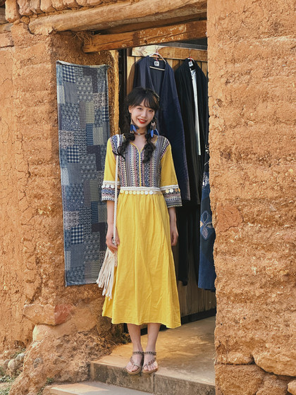 التطريز نمط العرقية خياطة الصناعة الثقيلة تصميم فستان من القطن والكتان أربعة ألوان