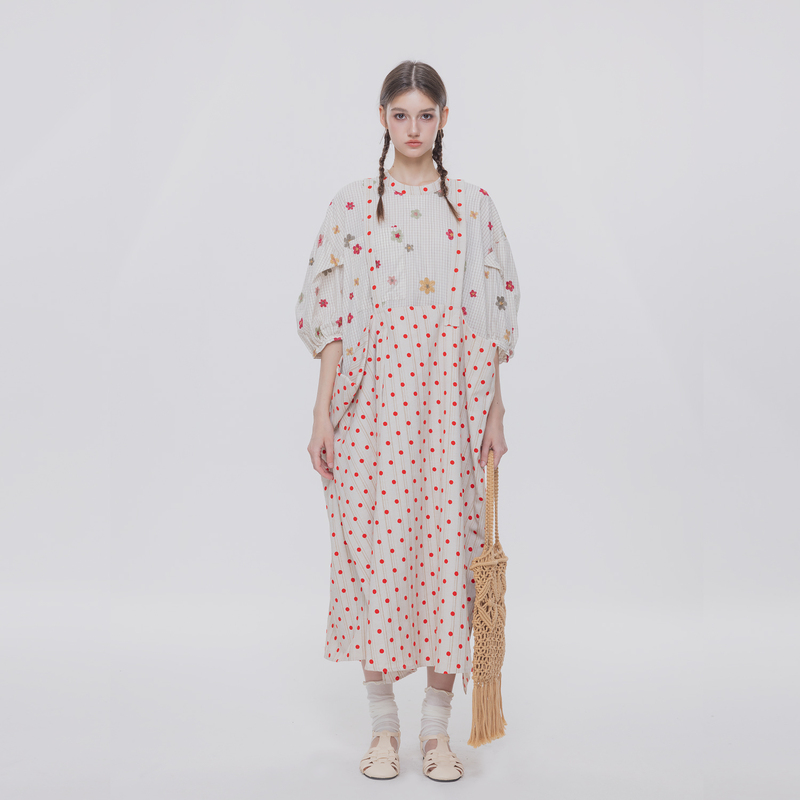 Original Design Plaid Embroidery Polka Dot Loose Long Short-Sleeve Dress with Straps from the Series "Starfall Floral Notes." Original Design Plaid Embroidery Polka Dot Loose Long Short-Sleeve Dress with Straps from the Series "Starfall Floral Notes."