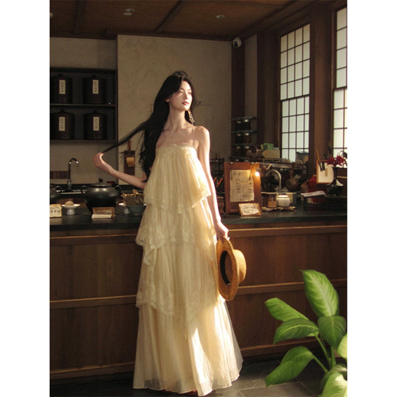 【Light Trace】French-Style Spaghetti Strap Lace Flared Dress for Women, Gentle Style, Vacation, Slimming Tiered Dress