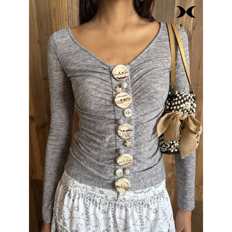 Hol!Day Ocean Shell Button Embellished Ruched Heather Gray Knit Slim-Fit Long-Sleeve Top