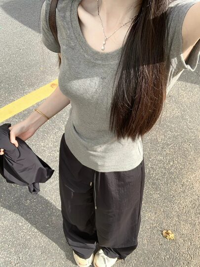 Korean-Style U-Neck Slim-Fit Short-Sleeve Top for Women, Summer Solid Color Slim-Fit Hot Girl Style Elegant Regular Shoulder T-Shirt Base Shirt