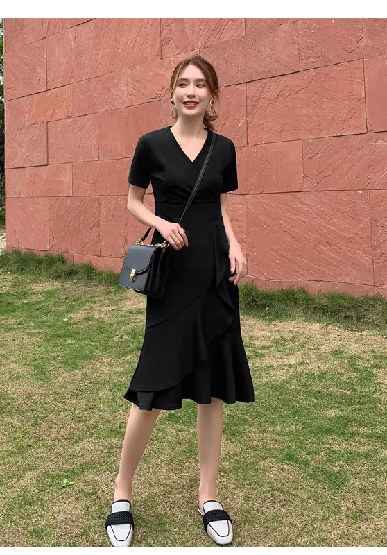 Mùa hè 2019 mới của phụ nữ Hepburn váy đen nhỏ eo thon mỏng màu đen không đều váy đuôi cá giữa chiều dài - Váy eo cao
