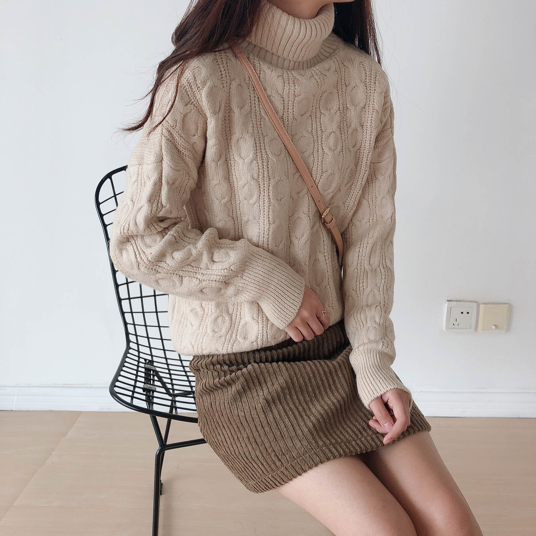 Retro CHIC giả alpaca dày dày xoắn đôi ve áo cao cổ áo nữ mùa thu và mùa đông mới cơ sở áo len màu rắn áo len cao cổ nữ hàn quốc