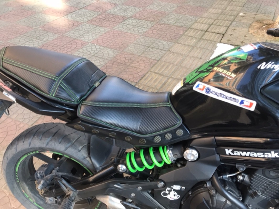 Suitable for Kawasaki er6n cushion sleeve retrofit Kawasaki ER650F carbon fiber cushion cover upgrade accessories