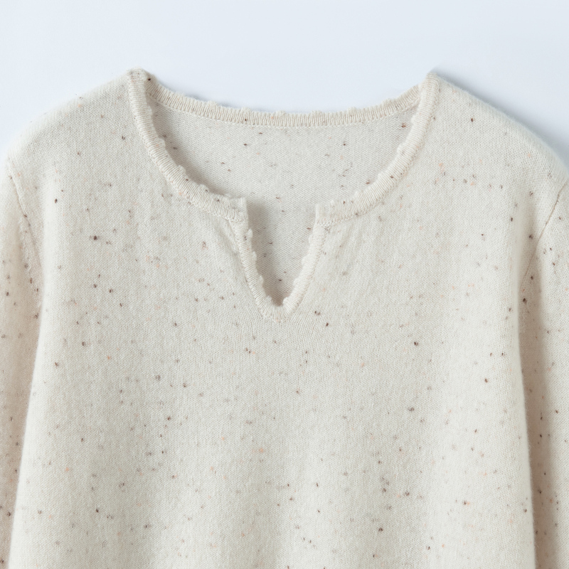 Quiet Luxury Style V-Neck 100% Pure Cashmere Sweater for Women, Off-White Seamless Knitwear, Versatile Top for Autumn and Winter