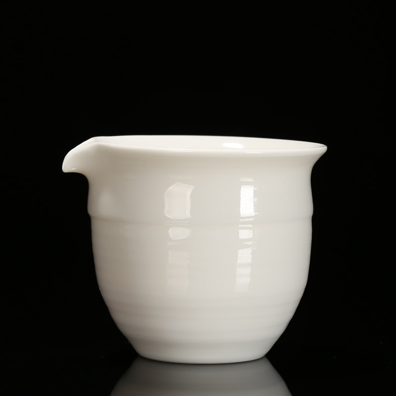 Dehua white porcelain tea sea fair cup simple glaze burnt suet jade porcelain tea dispenser hand leveling cup hand pull blank tea set