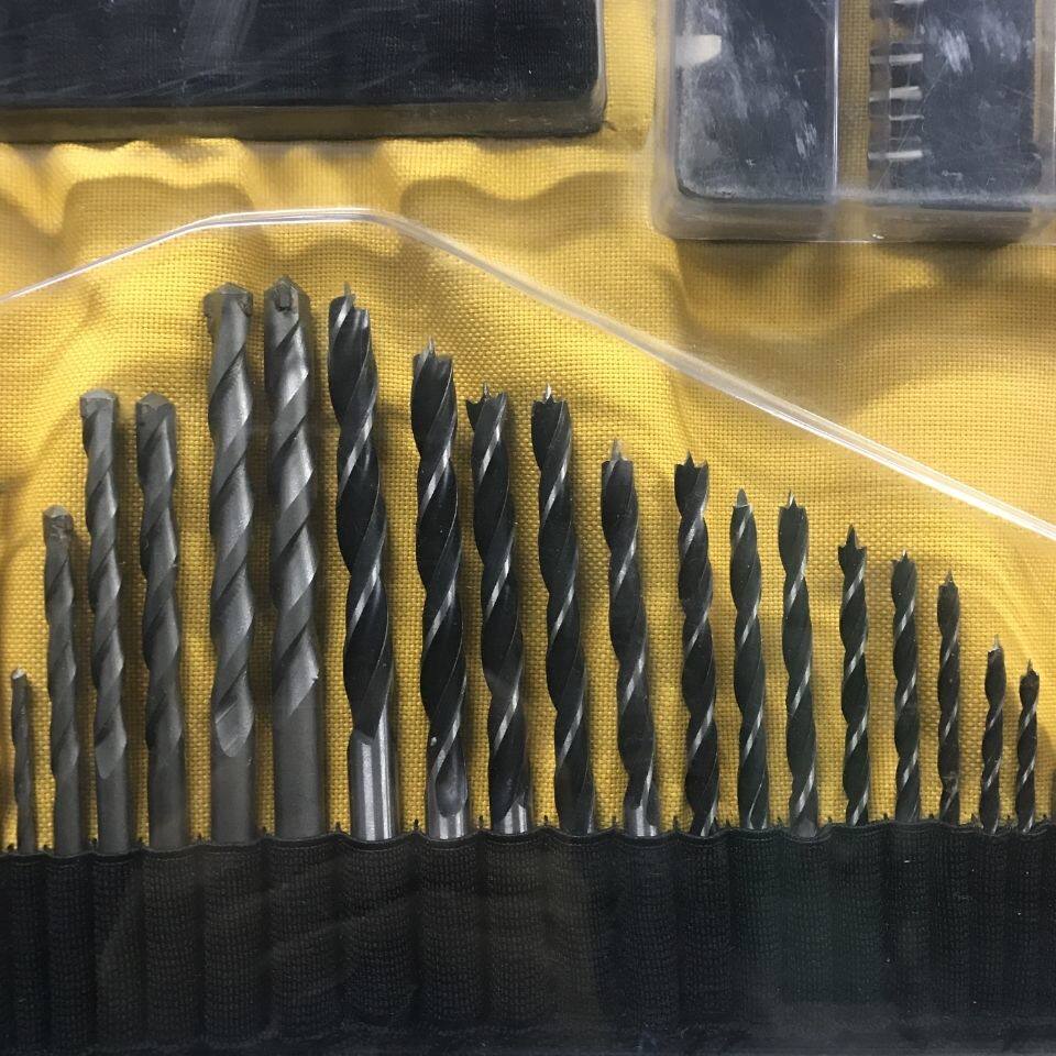 Отвёртка ударная 正品得伟dt7981  98件布包 木材 金属砖墙 钻头批头 套筒组套 Dewalt