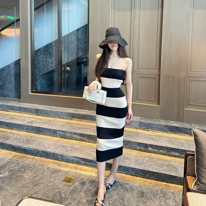 Tube Top Dress, Slim Long Dress for Women, Off-Shoulder High-End Dress, Black and White Striped, Elegant, Beach Vacation, Sleeveless, Slimming