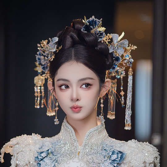 Tocado nupcial de estilo chino, accesorios para el cabello azul Xiuhe, Hanfu, vestido de mañana, cheongsam, accesorios, joyería de estilo antiguo que hace flores y hace líquidos