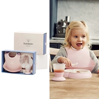 Розовая подарочная коробка, нагрудник, обеденная тарелка со стаканом