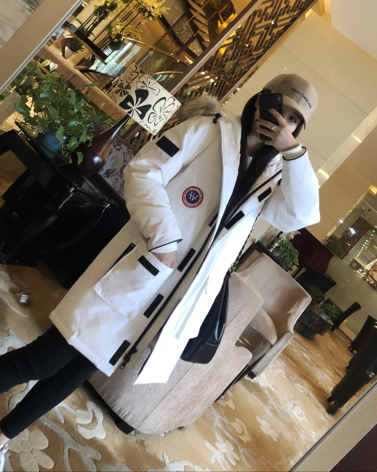 Let's go skiing in Harbin 2022 new ins tooling big brand real fur collar down jacket women's mid-length