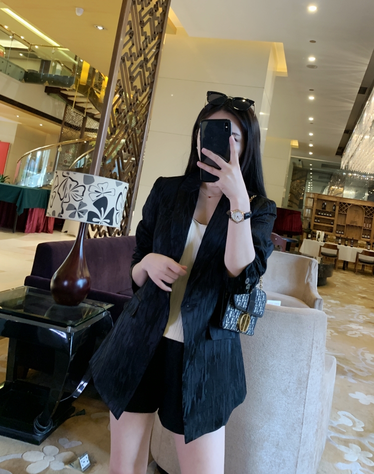 Special silk fabric this temperament beauty can not resist ~ Silk suit coat female design sense