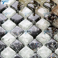 Ледяная трещина черно -белая