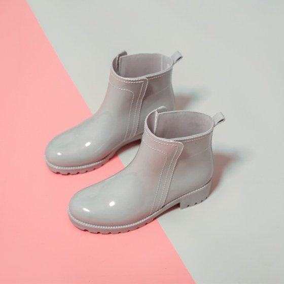 Japanese style rain boots for women, fashionable outer wear, winter short-tube rubber shoes, kitchen non-slip waterproof shoes, plus velvet cotton overshoes, rain boots