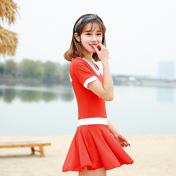 Váy liền thân màu đỏ đen xanh Siamese Slim thời trang áo tắm đồng phục mã mới được khuyến nghị đồ bơi màu rắn đồ bơi liền thân tay dài