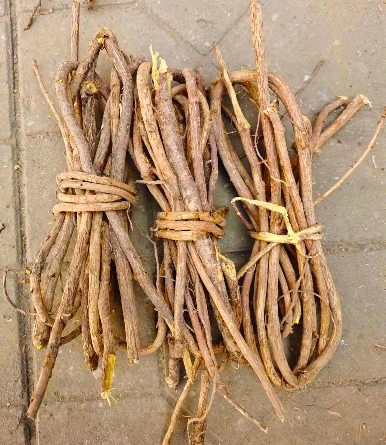 New dig with soil wild liquorice Shanxi unprocessed natural liquorice strips 150g left and right sweet root liquorice sticks