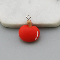 Мирный фрукт с гвоздями