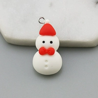 Снеговик в красной шляпе с гвоздями