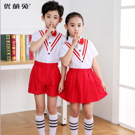 Children's school uniforms, children's school uniforms, kindergarten class chorus uniforms, kindergarten uniforms, photos of students from the No. 61 Primary School Red Singing the Motherland.