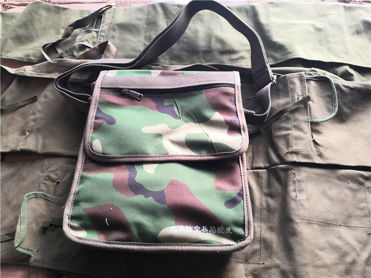 Stock New Decommissioning 87 Great Flowers Camouflak Command Homework Bag Retro single shoulder bag Army fans love bag thick canvas