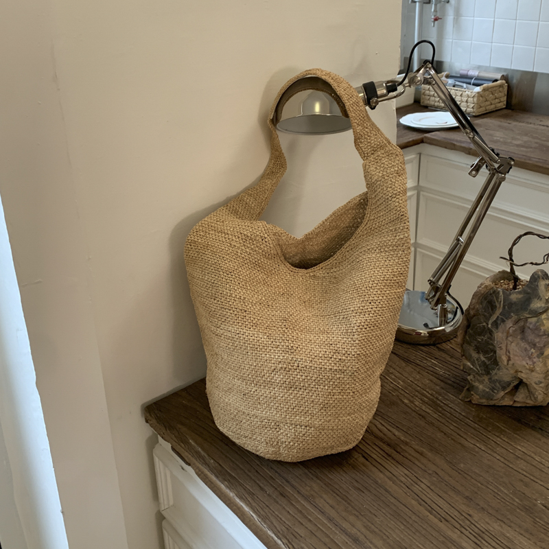 Raffia Niche High-End Woven Bag for Women, Large Capacity, Practical, Stylish, Versatile, Travel-Friendly Shoulder Bucket Bag