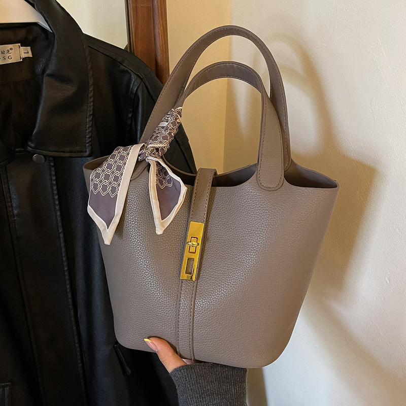 Versatile and Sophisticated Vintage Bucket Bag for Women, 2026 New Summer Trendy Fashion Niche Light Luxury Textured Handbag
