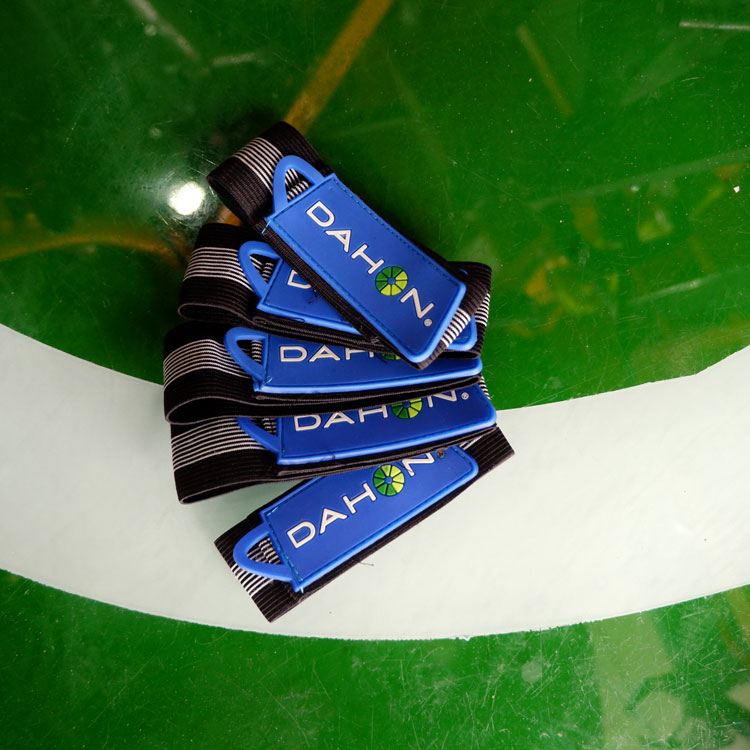 Folding car tying legs with P8 bunch pants with climbing car tied legs and durable tying legs with bike riding equipped pants feet