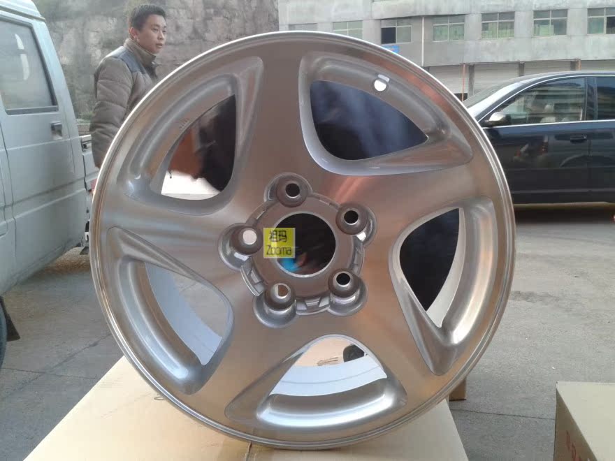 Vòng đeo tay phổ biến linh chi nhôm 15 inch - Rim 	mâm xe ô tô 17 inch