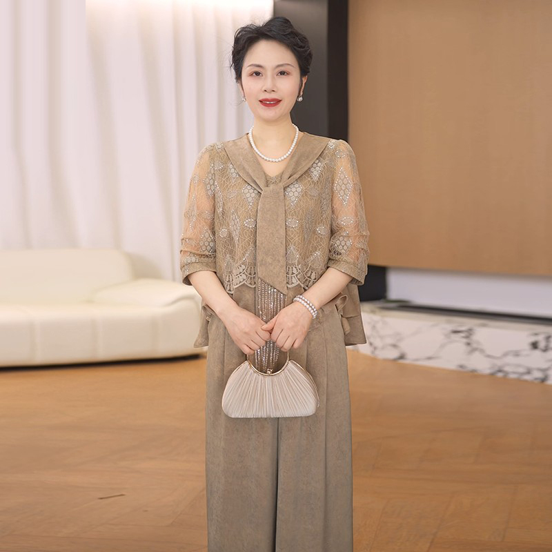 2026 Spring/Summer New Lace Embroidered Top for Middle-Aged and Elderly Women, Elegant and Youthful, Loose and Slimming Short-Sleeve Set for Moms