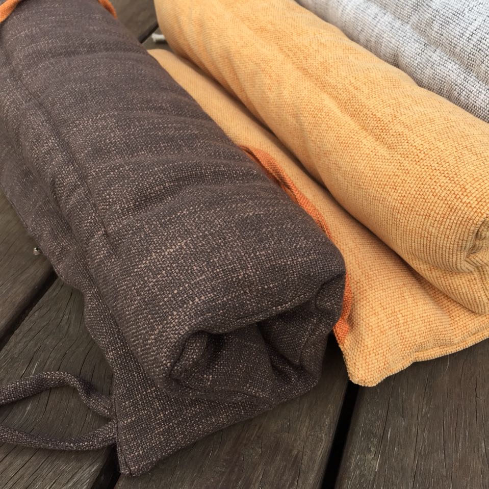 Phần mỏng kiểu Nhật đơn giản màu đơn giản cotton và vải lanh ghế đệm Bốn mùa máy tính văn phòng đệm ghế ăn đệm chống trượt - Ghế đệm / đệm Sofa đệm bàn ghế gỗ